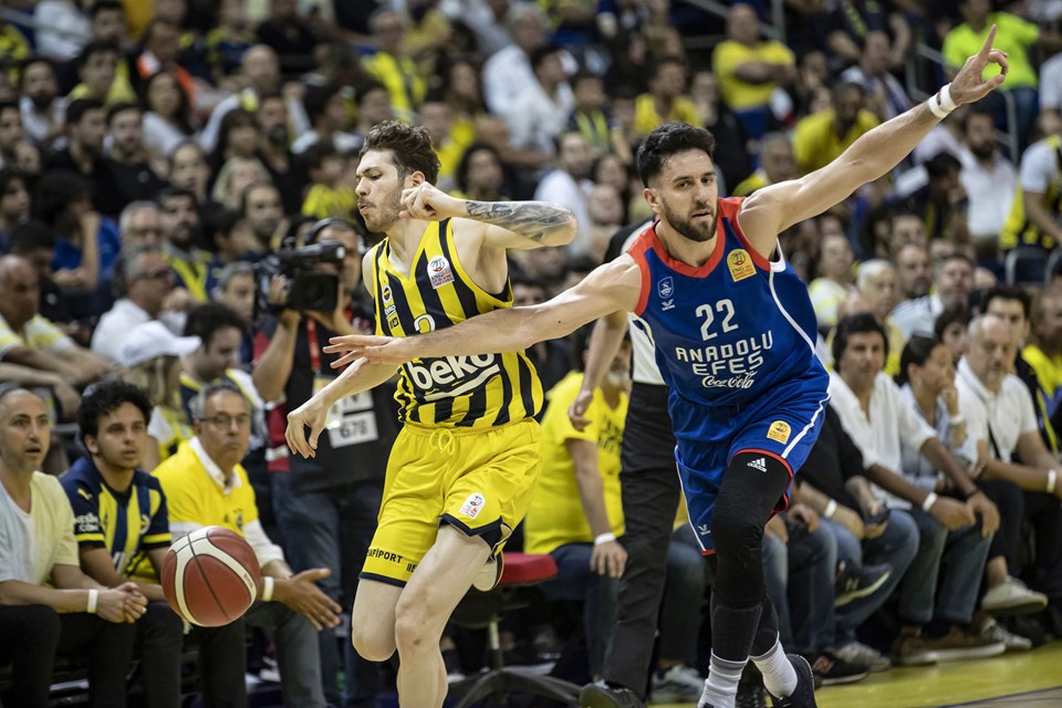 Anadolu Efes'i farklı yenen Fenerbahçe Beko seriyi 2-0'a getirdi - 3