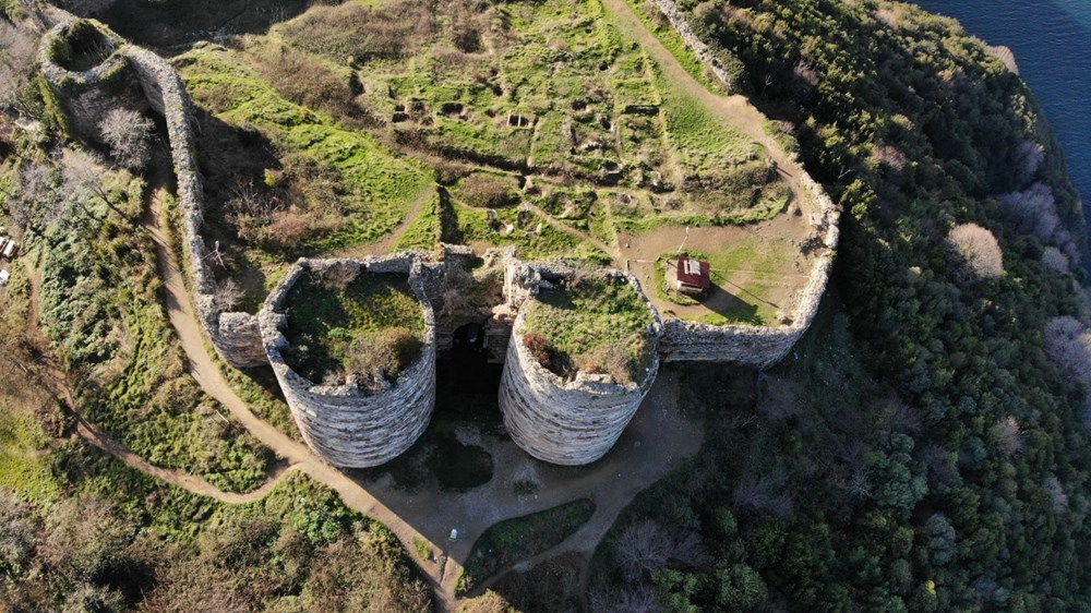 UNESCO listesindeki tarihi Yoros Kalesi harabeye döndü - 5