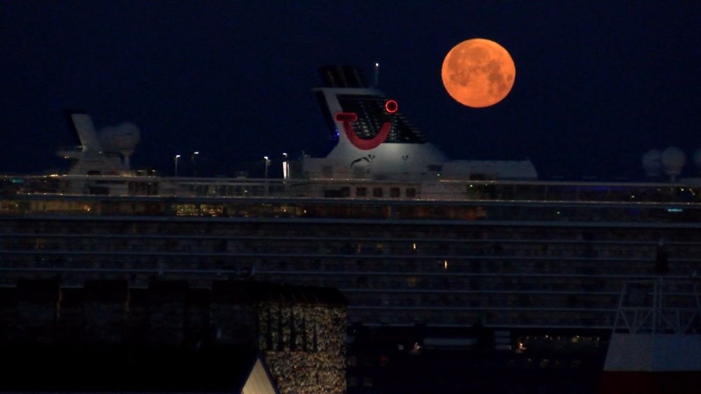 İstanbul'da pembe ay heyecanı: Görsel şölen oluşturdu 75 XCO4h9GB50Sv0dTBHKFCGg