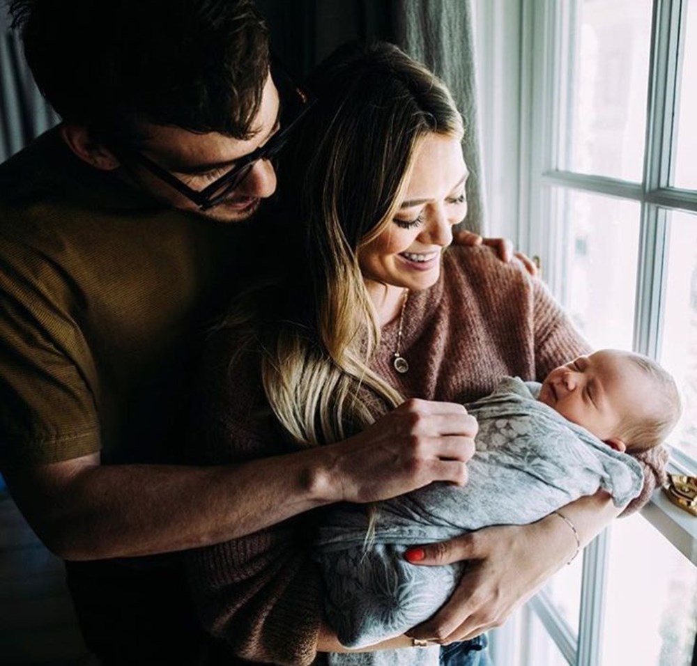 Hilary Duff bebeğinin plasentasını içti Magazin Hilary Duff bebeğinin plasentasını içti Magazin