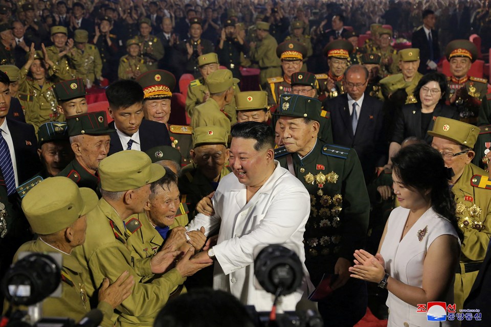Kuzey Kore 1,3 milyon aktif askeri personeli ile dünyanın en büyük 4. ordusuna sahip. 