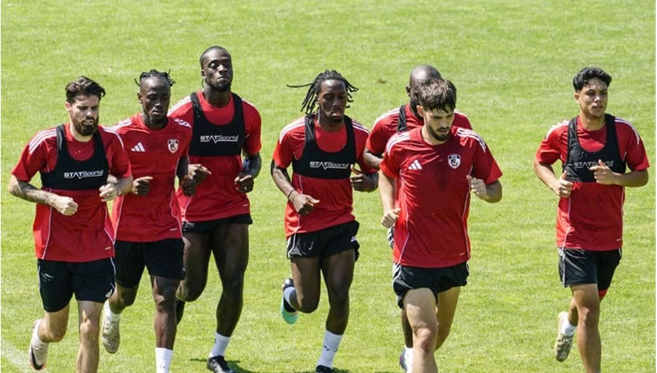 Gaziantep FK'de 8 futbolcu ile yollar ayrıldı