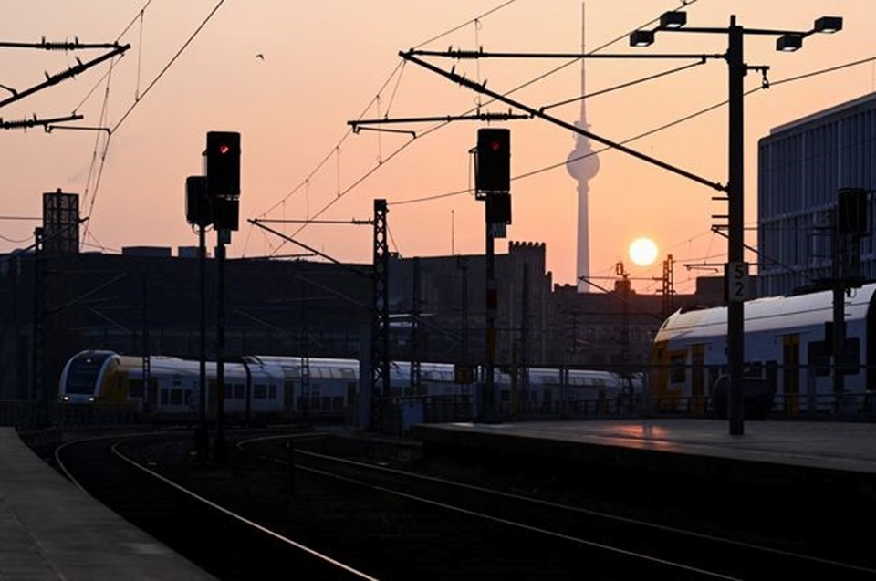 Almanya'da havalimanı ve demiryolu işçileri bir kez daha iş bıraktı - 2