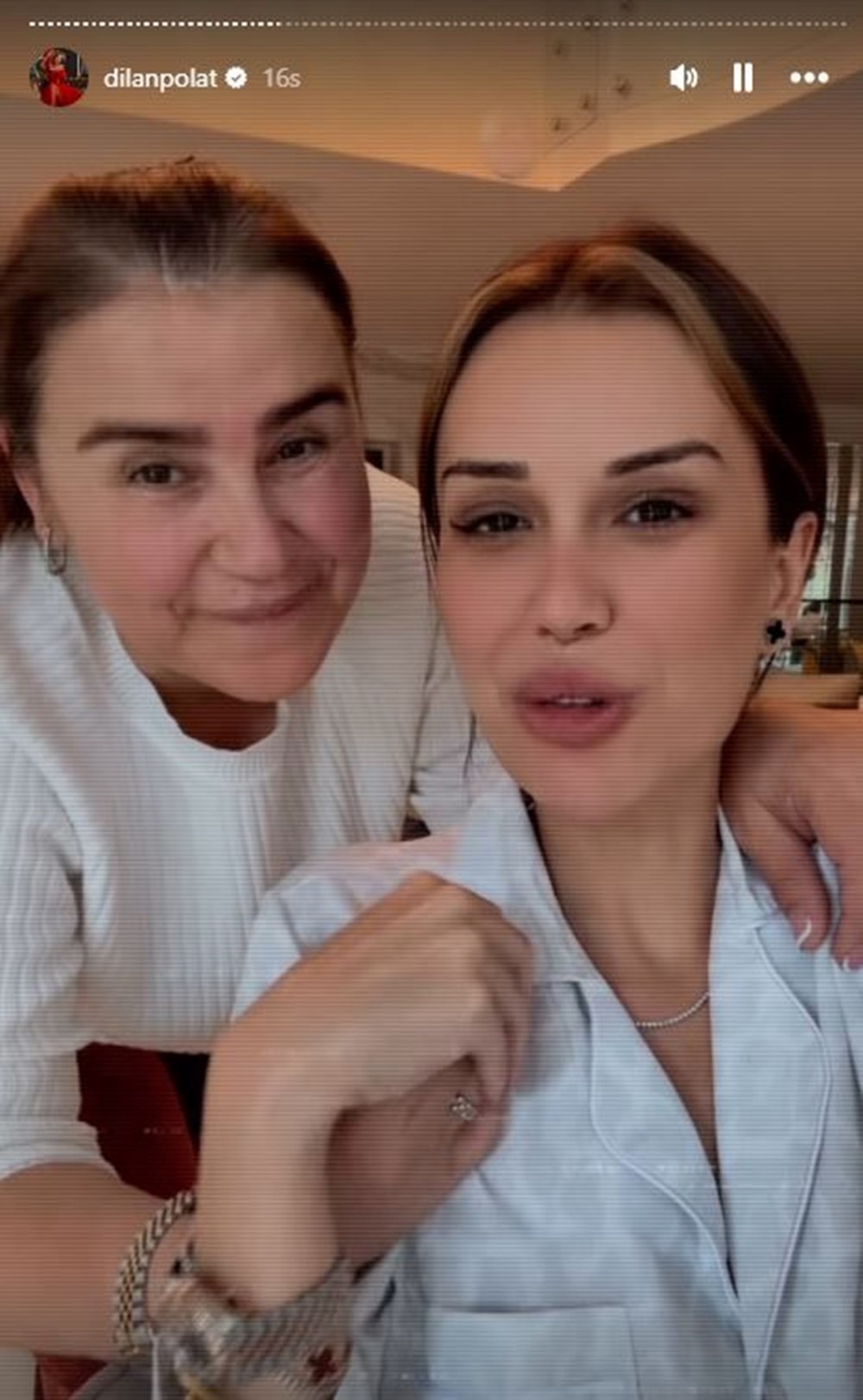 "Artık rahatlayın": Dilan Polat'ın Gizemli Yardımcısı Şule Sahneye Geri Döndü! 75 XED