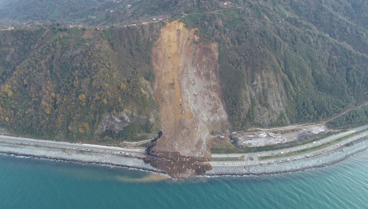 Karadeniz'de eriyen kar tehlikesi: Bu belirtiler heyelanın habercisi! Karadeniz'de eriyen kar tehlikesi: Bu belirtiler heyelanın habercisi!