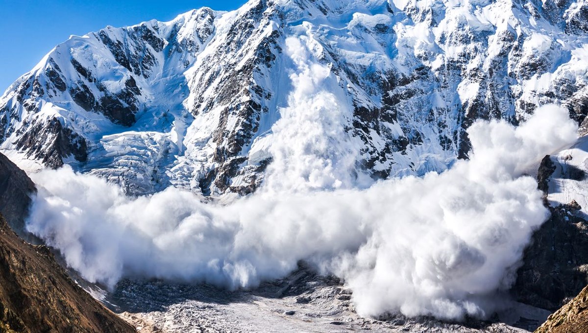 Himalayalar'da çığ düşmesi sonucu 10 dağcı öldü, 11 dağcı kayıp