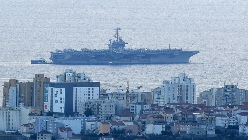 "Beşiktaş", ABD uçak gemisine çarptı!