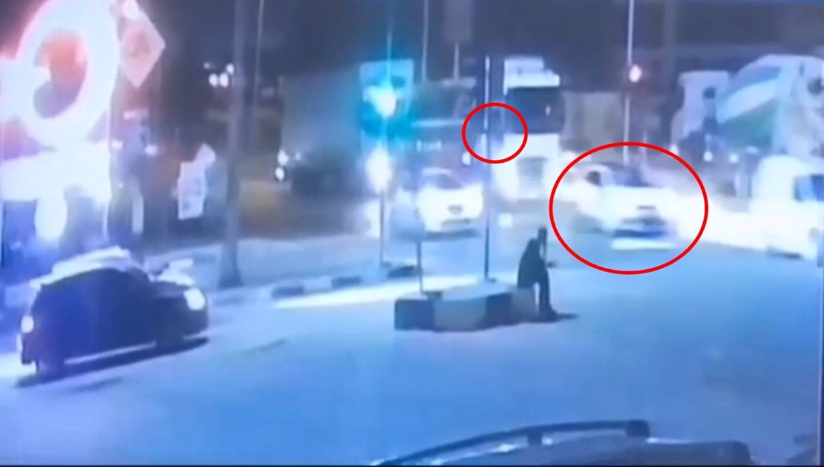 Kırmızı ışıkta geçen yaya, otomobilin çarpmasıyla öldü Kırmızı ışıkta geçen yaya, otomobilin çarpmasıyla öldü