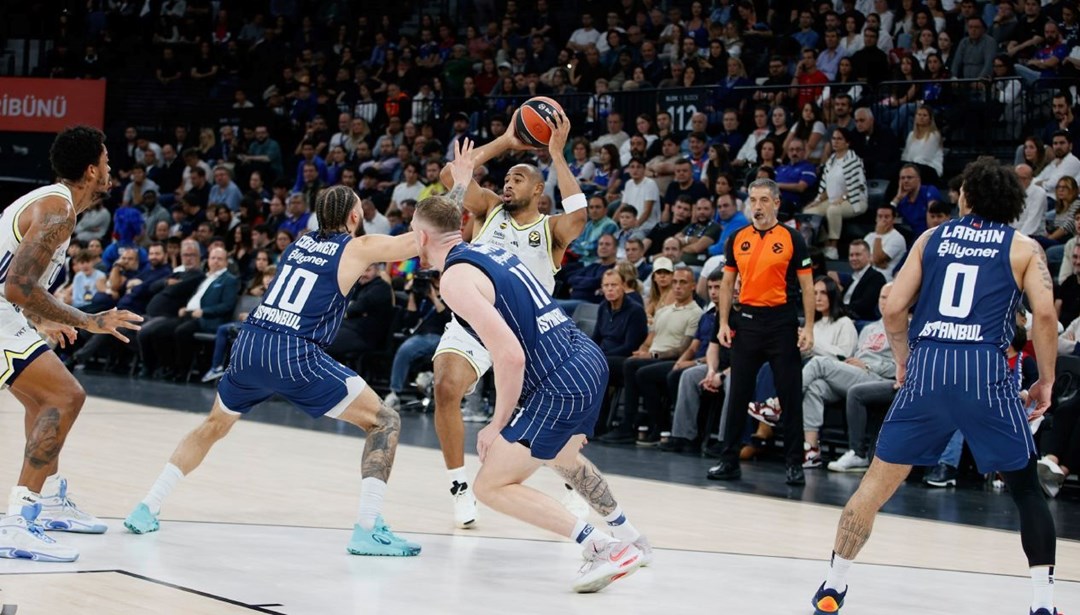 Euroleague'de nefes kesen mücadele: Türk derbisinde kazanan Fenerbahçe Beko
