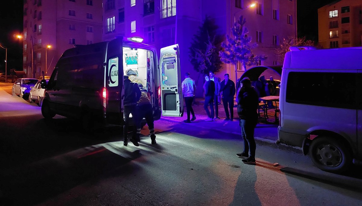 Beşinci kattaki evinin penceresinden düşen genç kadın ağır yaralandı Beşinci kattaki evinin penceresinden düşen genç kadın ağır yaralandı