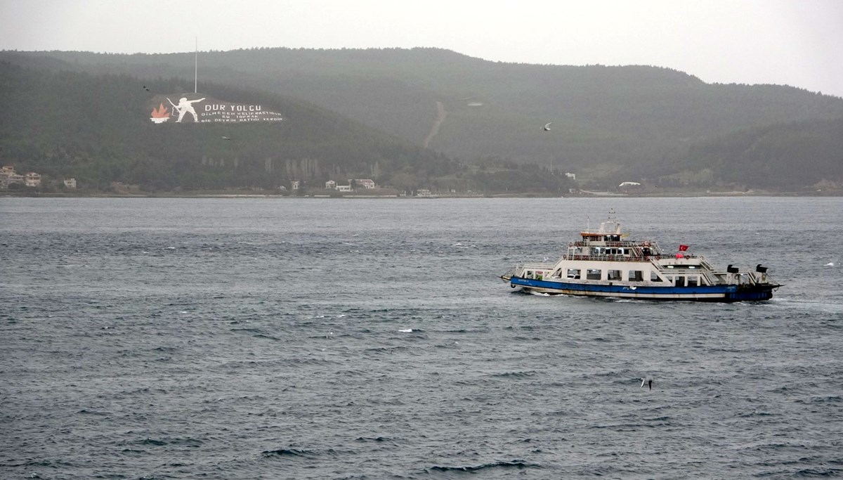 Çanakkale'de feribot seferlerine fırtına iptali