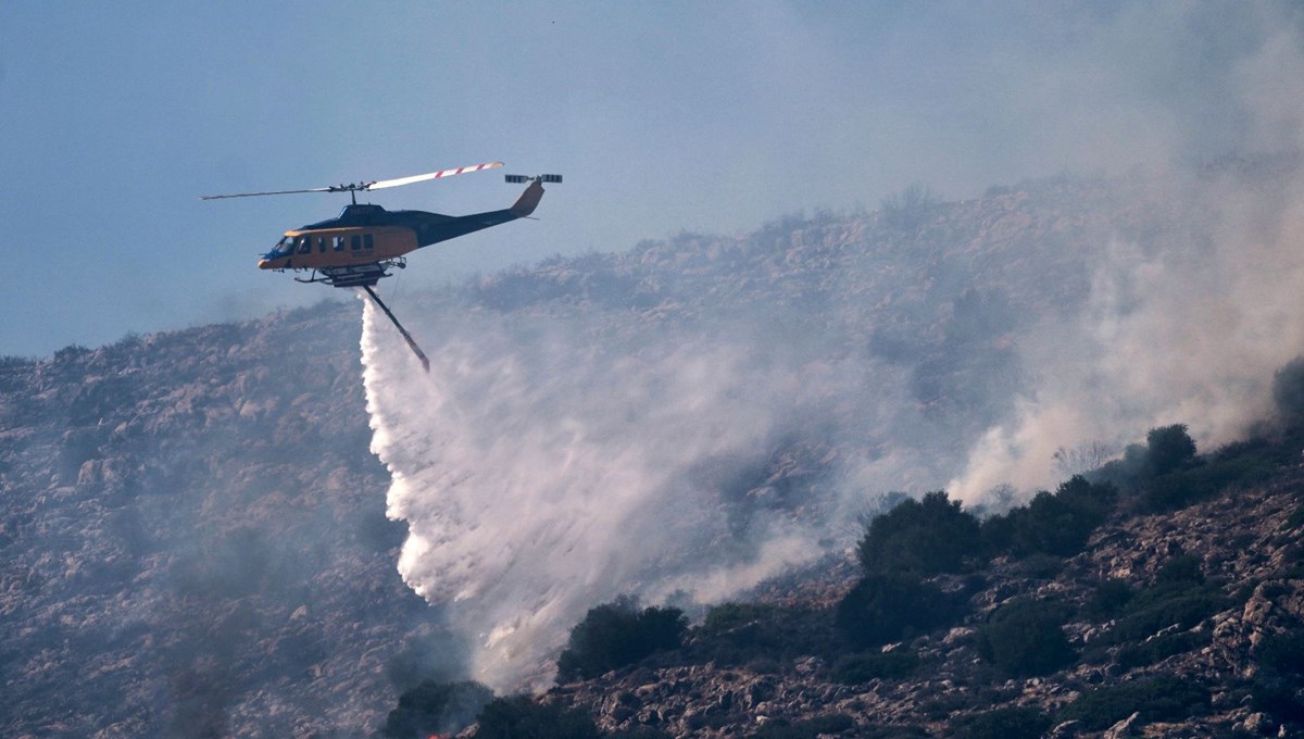 Atina'da yangın söndürme helikopteri denize düştü