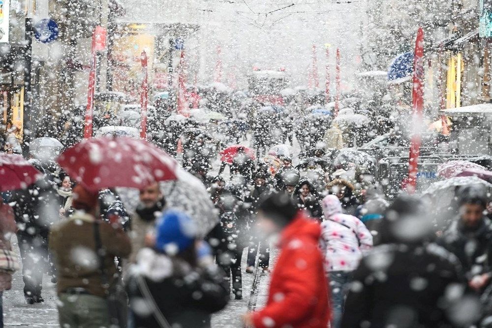 İstanbul'da beklenen kar fırtınası başladı: Üç gün boyunca sürecek - 1