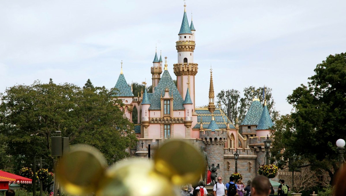 Disneyland çalışanları greve gidiyor Disneyland çalışanları greve gidiyor
