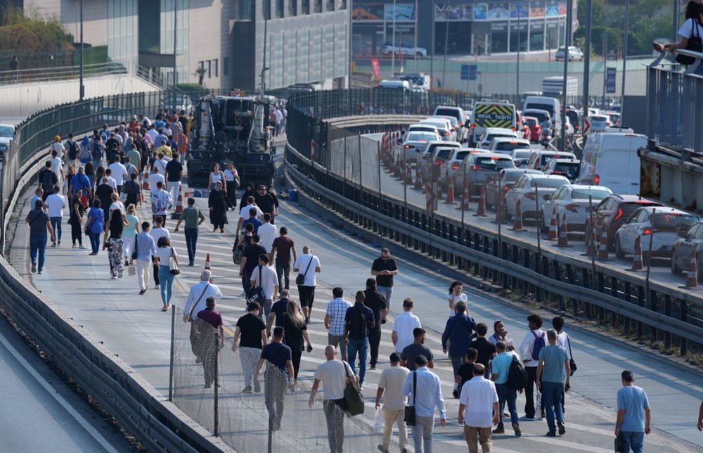 SON DAKİKA HABERİ: Küçükçekmece'de metrobüs kazası: 1 ölü, 4'ü ağır 35 yaralı - 15