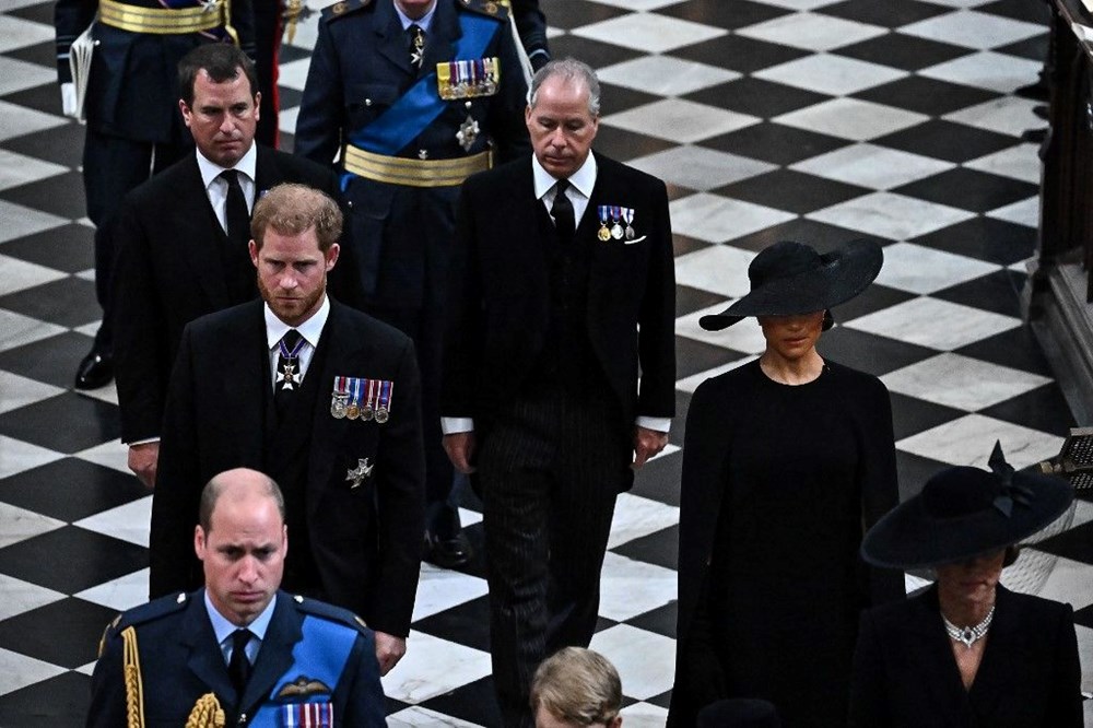 Meghan Markle ve Prens Harry Kraliçe'nin cenazesinde ikinci sırada - 4
