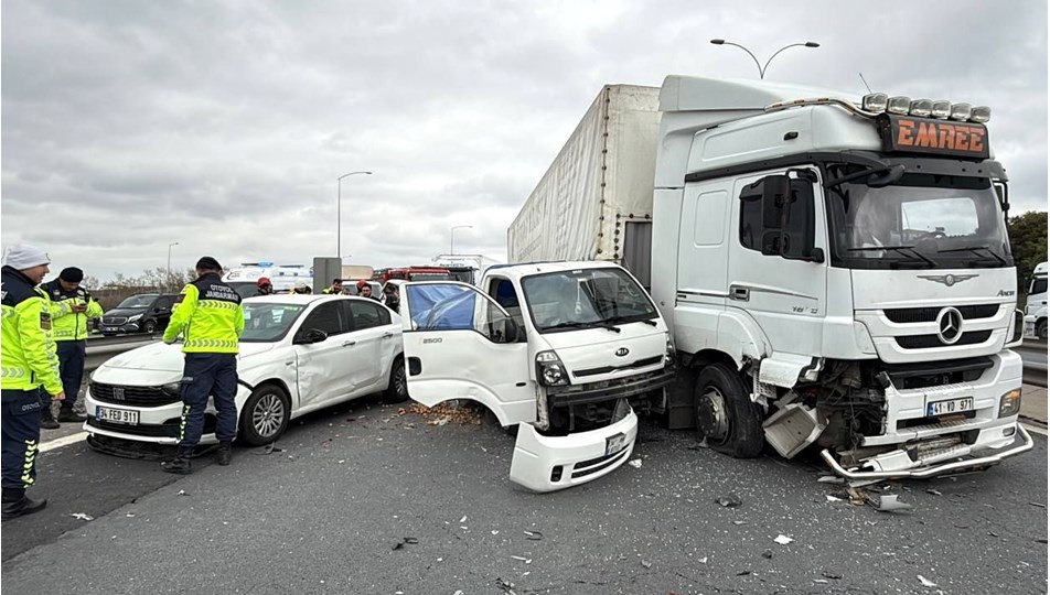 TEM'de zincirleme kaza: Ankara yönü ulaşıma kapandı
