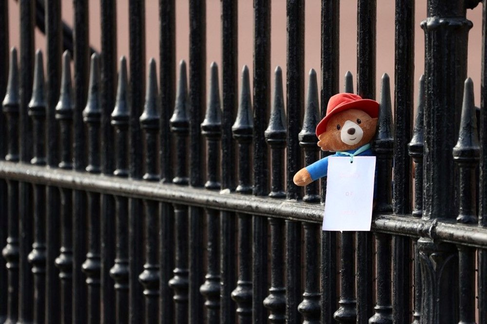Kraliçe Elizabeth için bırakılan Paddington ayıları bağışlandı - 3