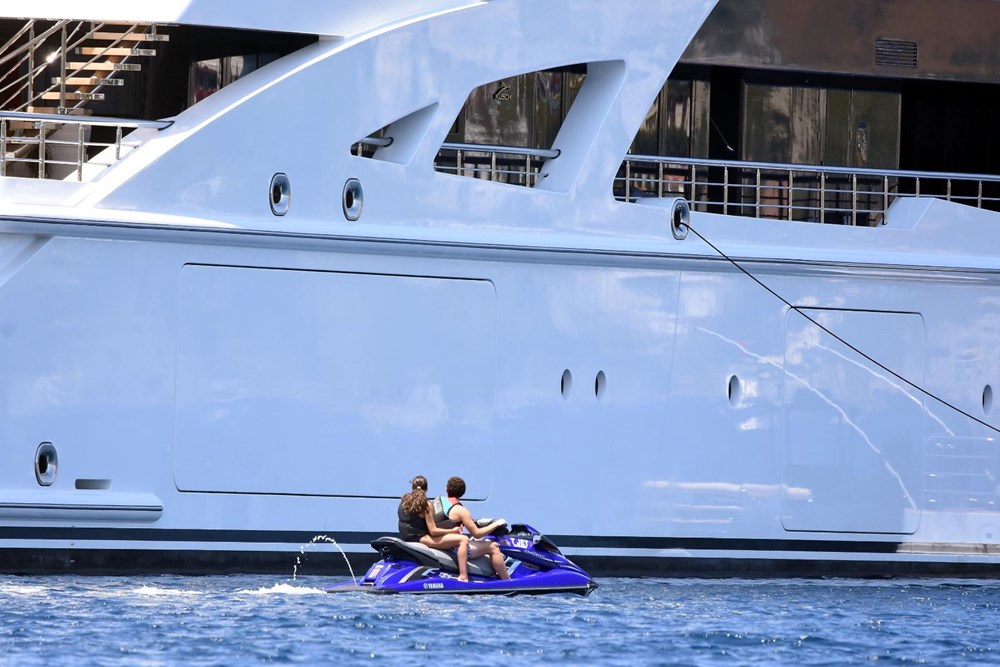 Kazak milyarder Alijan Ibragimov, ultra lüks motoryatıyla Bodrum’da