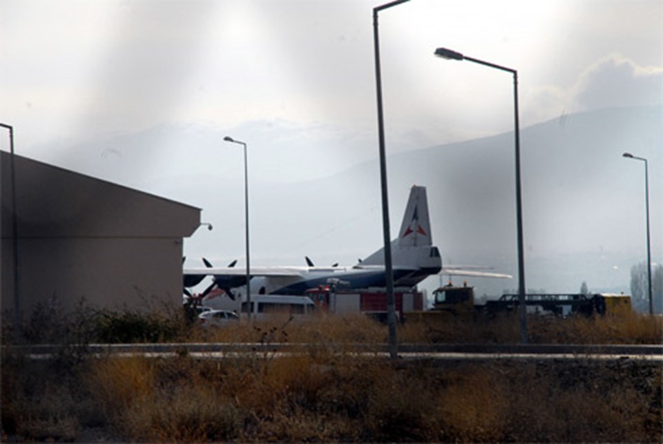 Suriye yolundaki uçak yine indirildi - 1