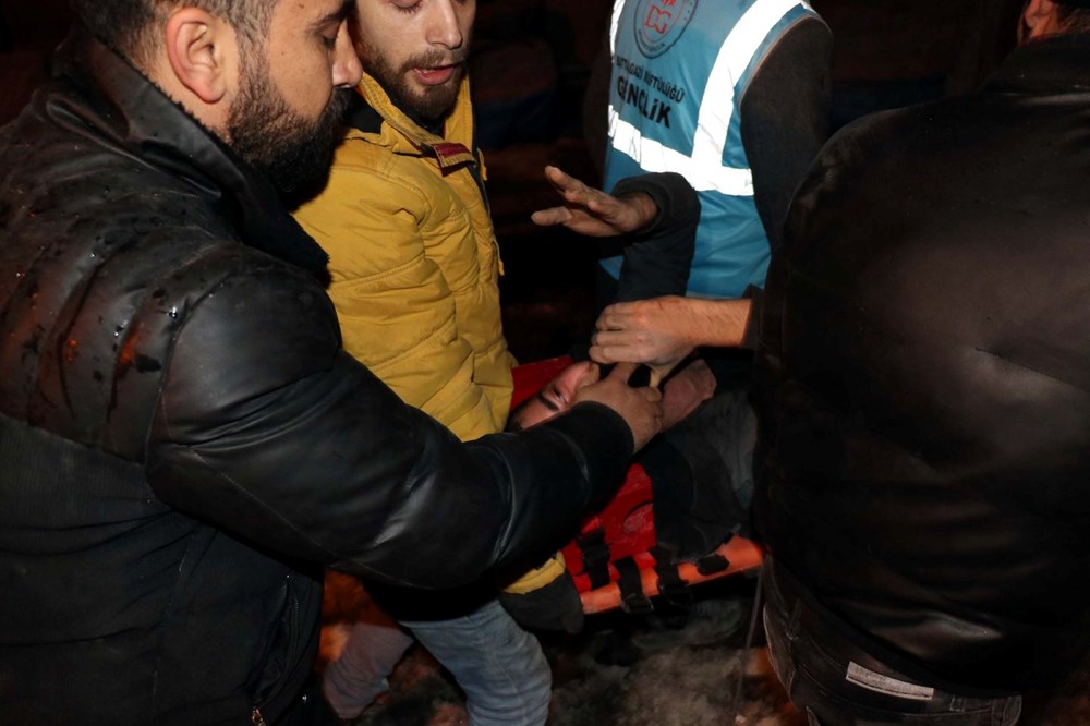 Enkaz altındakiler için zamana karşı yarış - 69