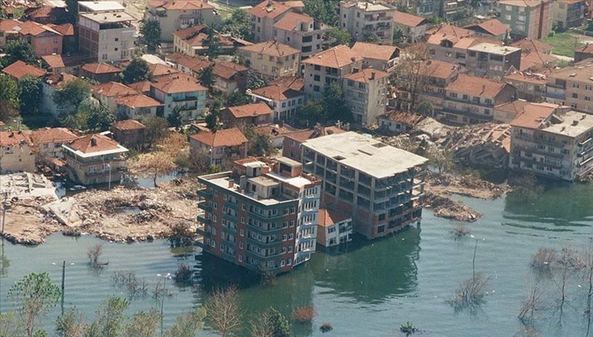 Marmara Depremi’nde hayatını kaybedenler anıldı