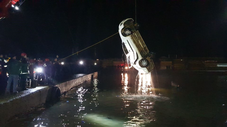 Polis otomobili denize düştü: 1 polis kayıp, 1 polis yaralı - 1