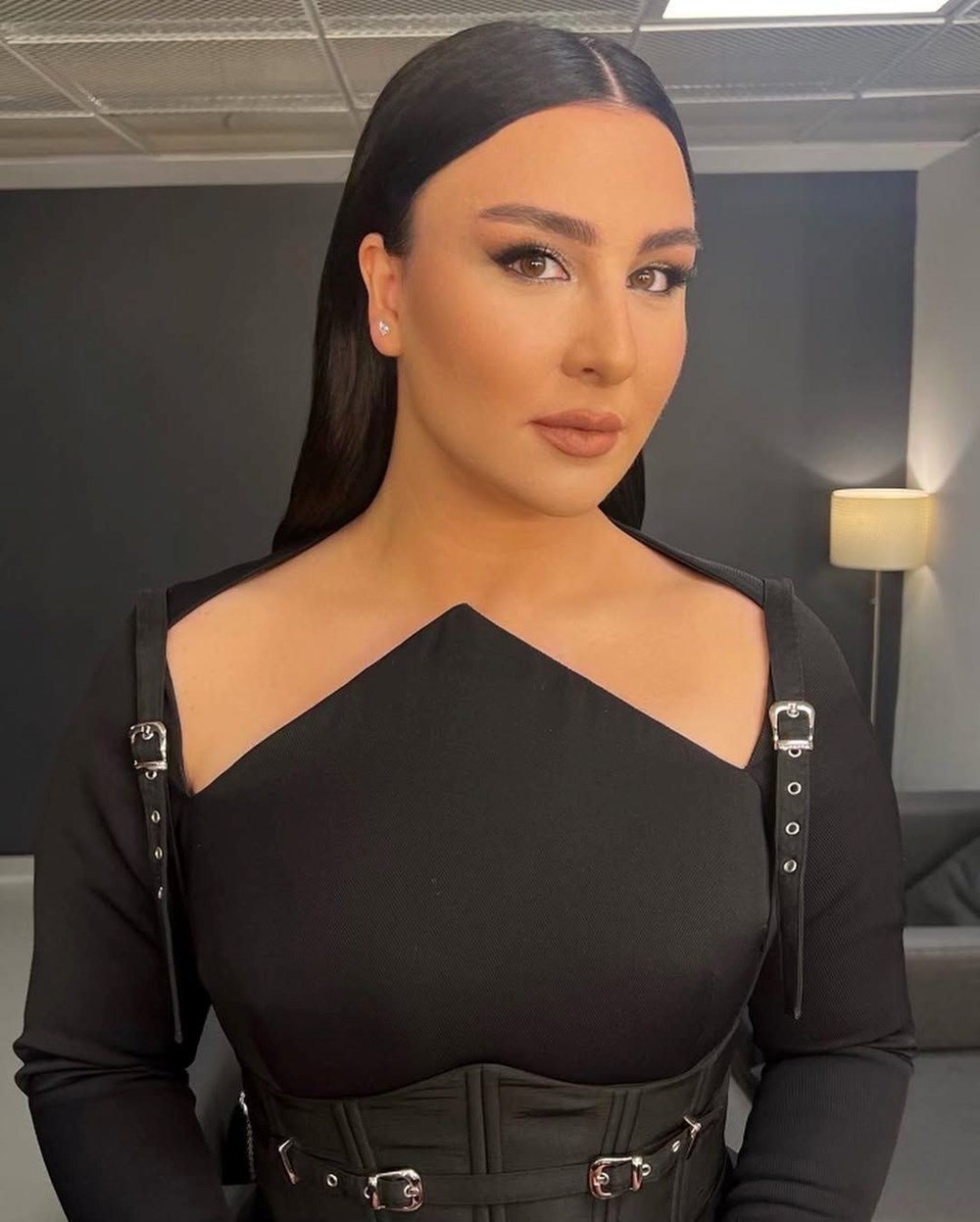Yasemin Sakallıoğlu'ndan bebeklik fotoğrafı: Şimdikiler çok şanslı (Ünlülerin çocukluk ve gençlik halleri) - 1