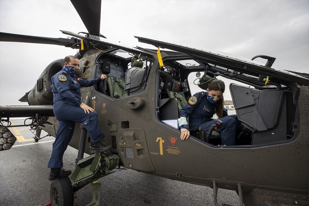 Türkiye'nin ilk kadın taarruz helikopter pilotu: Özge Karabulut - 37