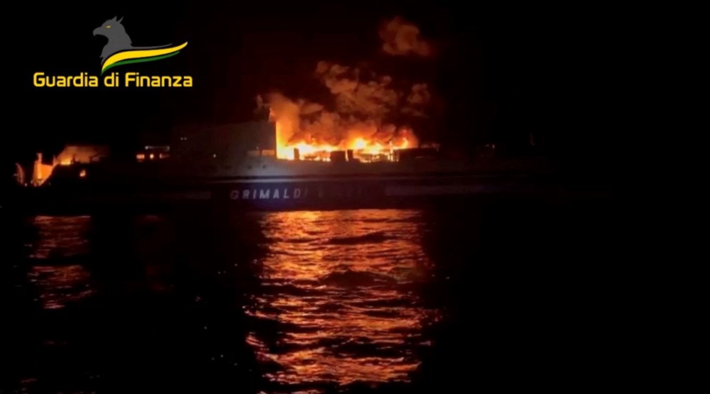 Yunanistan'da yolcu gemisinde yangın - 8