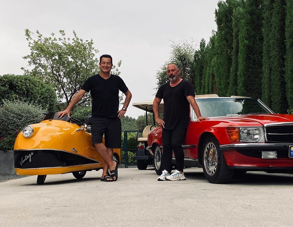 Acun Ilıcalı'dan Cem Yılmaz ve Serenay Sarıkaya'ya nostaljik arabalı ziyaret - 2