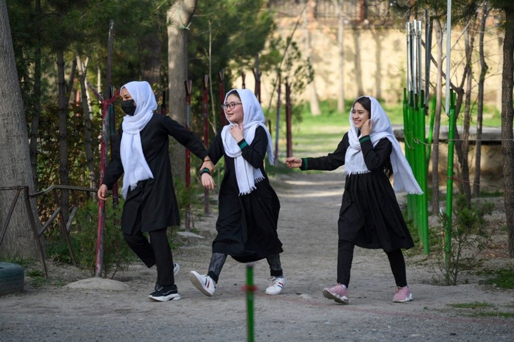 Taliban kızlara okulları birkaç saatliğine açıp tekrar kapattı - 10