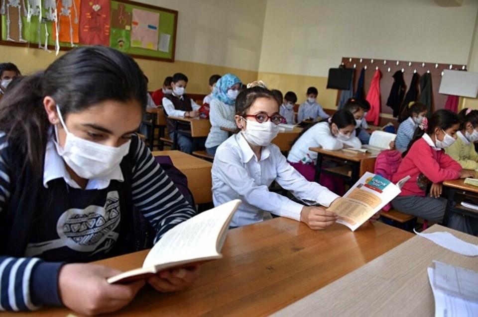 Covid-19 temaslısı öğrenciler ile aşısı eksik olanların karantina süreleri  kısaldı - Son Dakika Türkiye Haberleri | NTV Haber