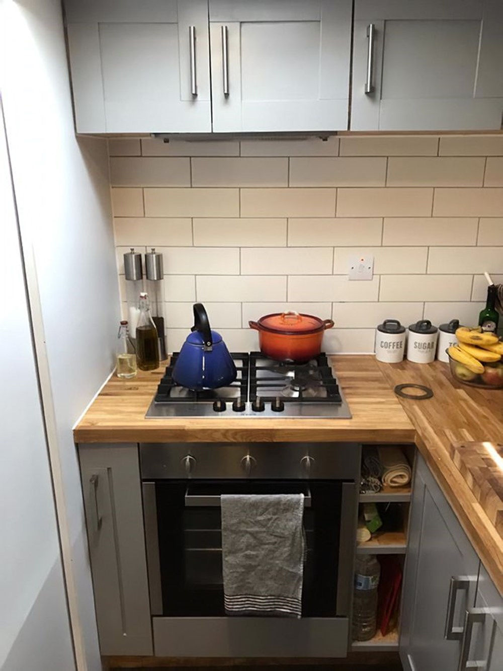 Her gittikleri yerde konaklama ücreti ödemekten bıkınca kendi taşınabilir evlerini yaptılar - 9