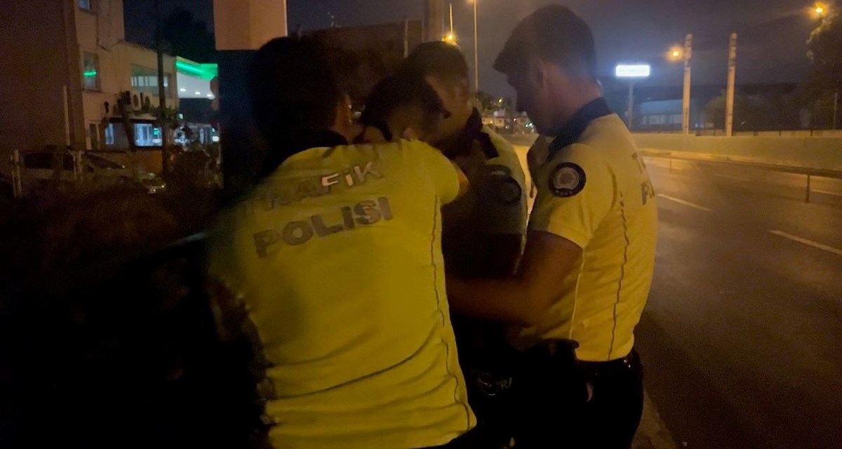 Polisi görünce aracını bırakıp kaçtı