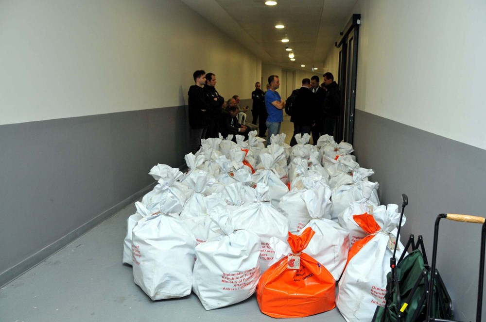 Yurt dışındaki oylar İstanbul Havalimanında: 7 kilitli odada saklanıyor - 8