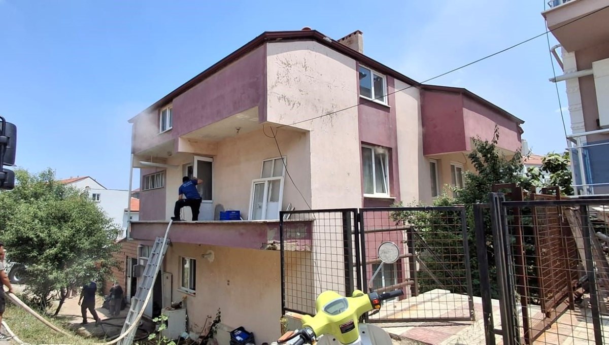 Denizli'de bir evde yangın