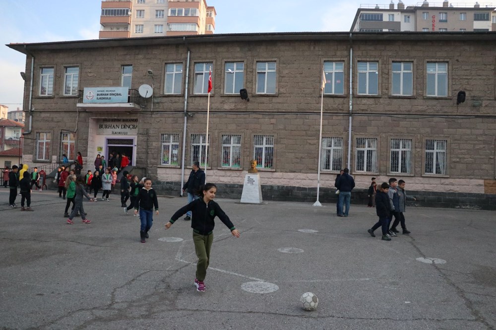 Depremin ardından 71 ilde ikinci dönemin ilk zili çaldı - 5