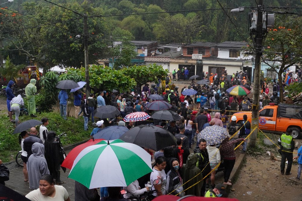 Kolombiya'da toprak kayması sonucu 14 kişi öldü - 14