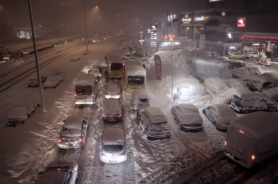 İstanbul'da kar esareti: Özel araçların trafiğe çıkışı yasaklandı - 5