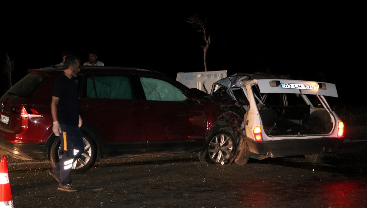 Otomobiller çarpıştı, evli çift öldü