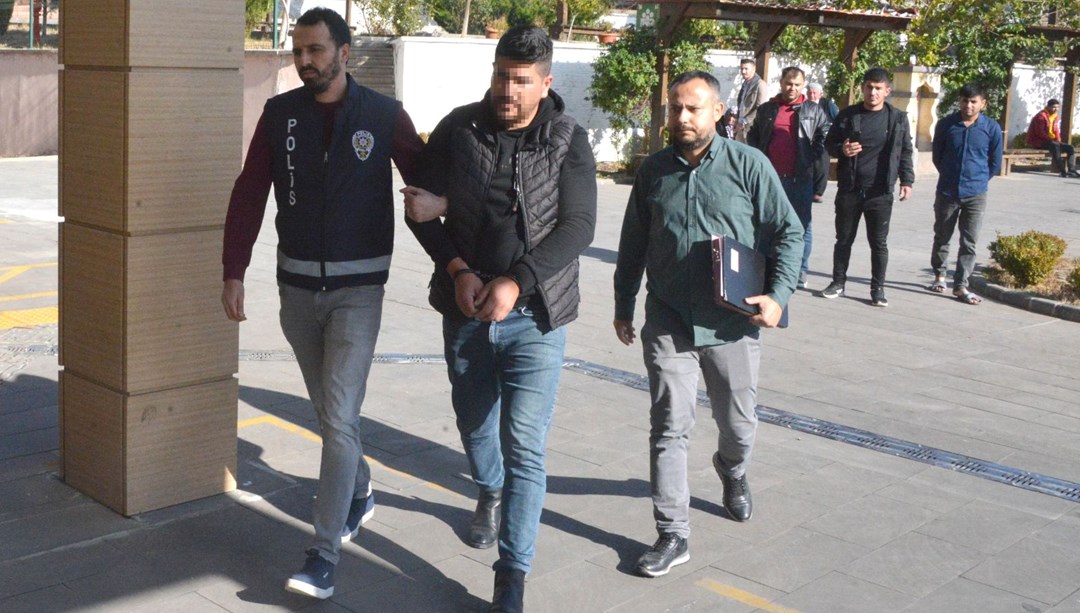 Tartıştığı öğrenciye Filistin şalından rahatsız olduğunu söyleyen servis şoförüne gözaltı – Son Dakika Türkiye Haberleri Tartıştığı öğrenciye Filistin şalından rahatsız olduğunu söyleyen servis şoförüne gözaltı – Son Dakika Türkiye Haberleri