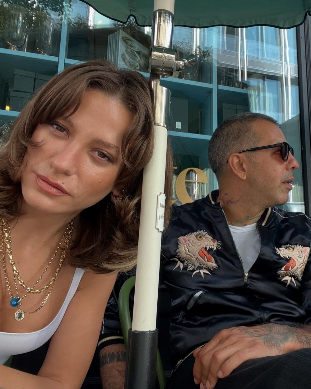Serenay Sarıkaya'nın set pozlarına büyük ilgi - 3