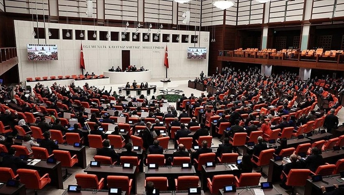 Çalışmalar tamamlandı, Meclis'e geliyor: Ruhsatsız silah ve yetkisiz çakarda cezalar artırılacak! Çalışmalar tamamlandı, Meclis'e geliyor: Ruhsatsız silah ve yetkisiz çakarda cezalar artırılacak!