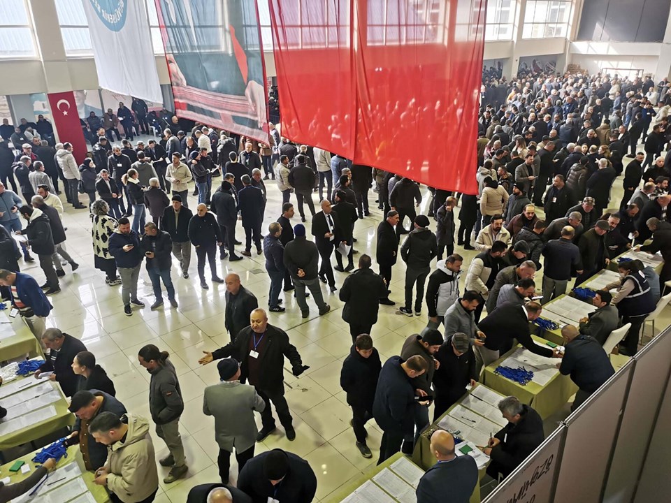 Başkanın maaşı salonu karıştırdı: Üyeler yumruklaştı, maaşta 60 bin lira indirim yapıldı - 1