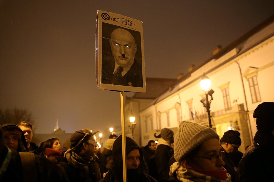 Macaristan'da "fazla mesai" protestosu devam ediyor - 1