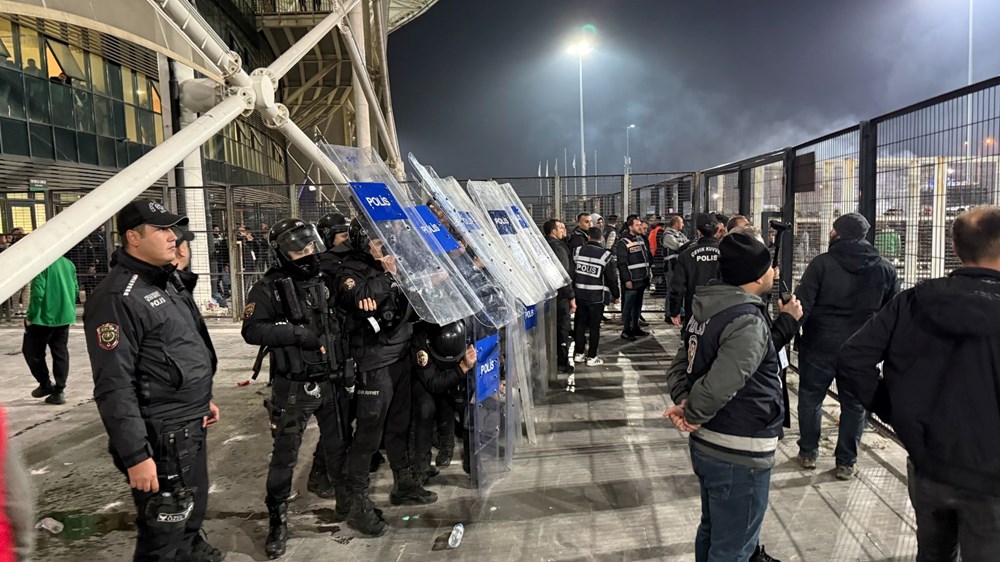 Sakaryaspor-Kocaelispor maçında ortalık karıştı, maç 15 dakika uzadı - 6