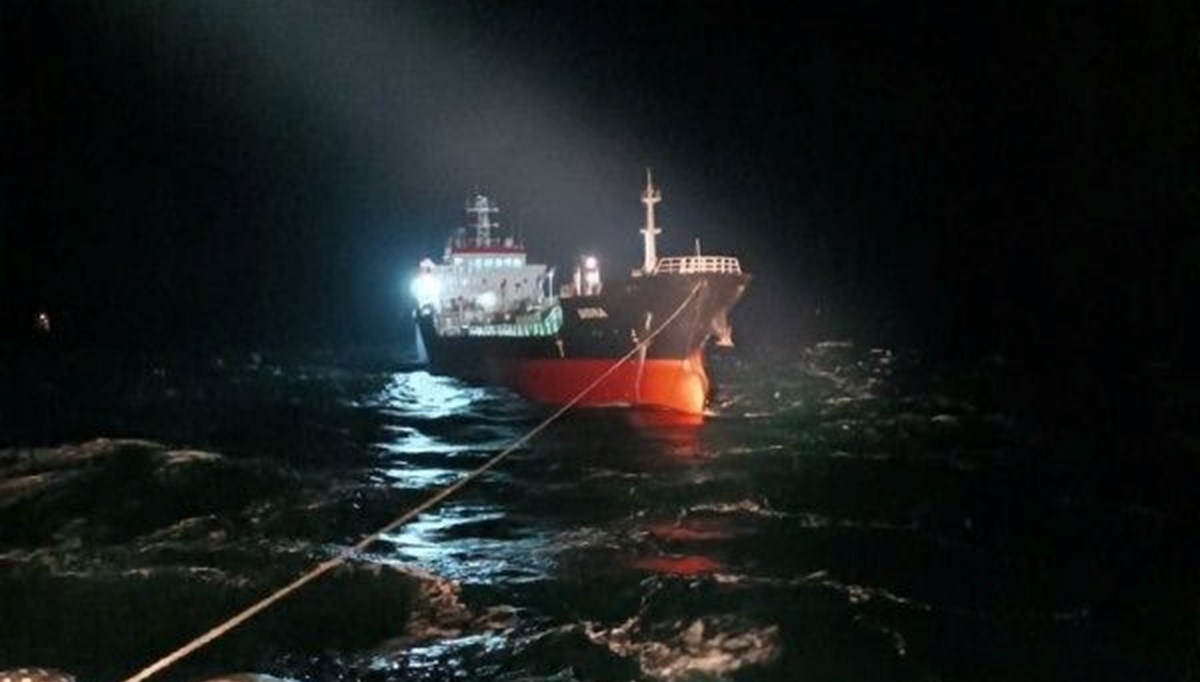 Silivri açıklarında asfalt tankerinde yangın: 2 yaralı Silivri açıklarında asfalt tankerinde yangın: 2 yaralı