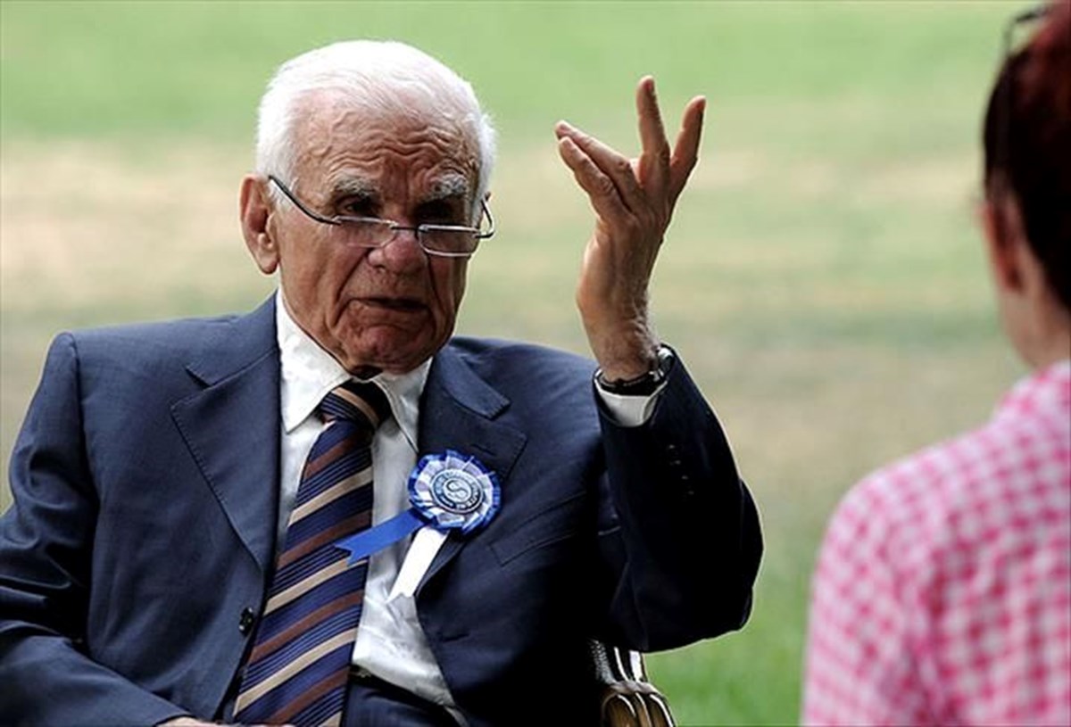 Gazi Yaşargil'e saygı Gazi Yaşargil'e saygı