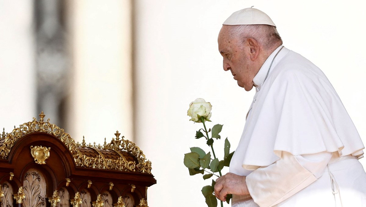 Papa Franciscus ameliyat oldu